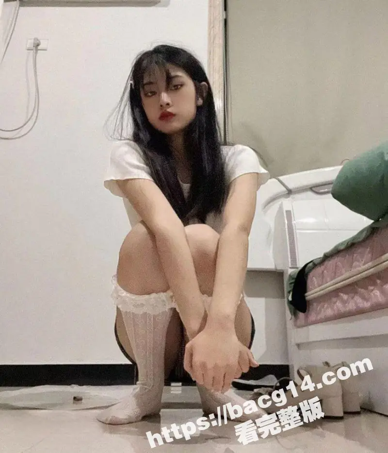 南京大学 林怡然 酒后尽显反差母狗本性!外表清纯内里骚浪 纤细身材却有个大黑逼 自慰视频流出叫人大开眼界 图6