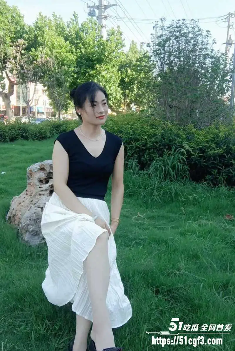 乱伦大神 恋母小王 妈妈用性爱奖励找工作 激情性爱观音坐莲内射蜜穴 乱伦尺度拉满！ 图2
