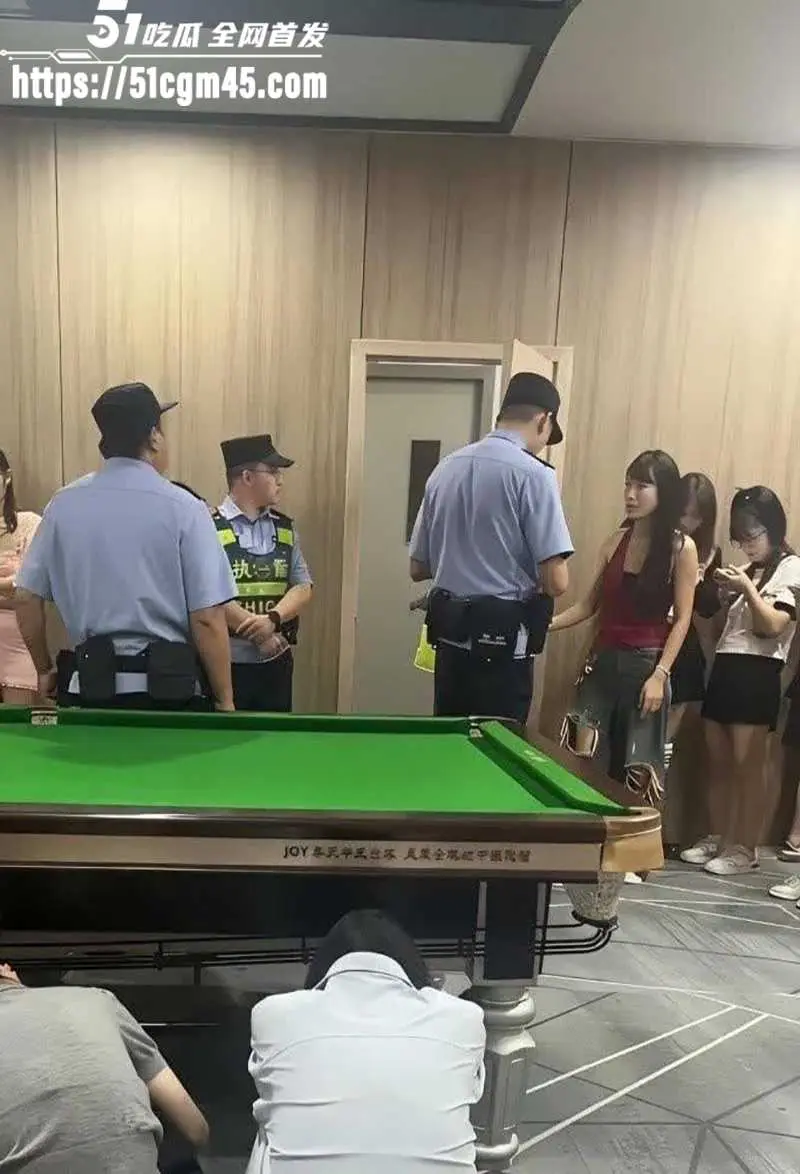 海口台球厅砍人视频爆火 双刀姐妹花血战五女 下死手刀刀奔着夺命 图8