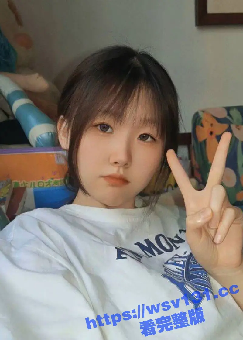 武汉财经大学的清纯反差学妹 被学长在酒店疯狂爆操!小萝莉被大屌操到哭泣! 图1