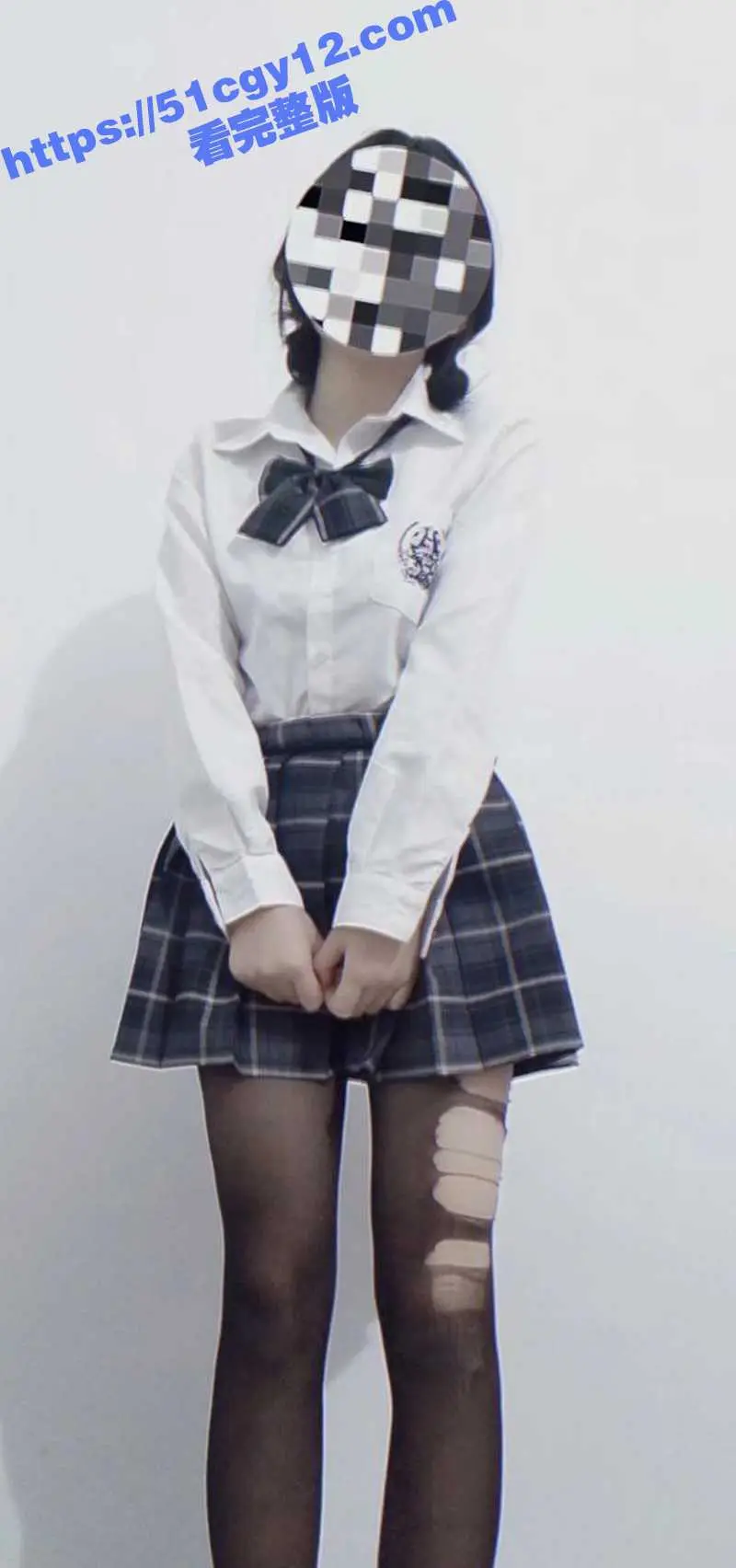 广东湛江反差女高 张若芸 逼痒难耐宿舍不关门扣逼自慰 小小年纪玩的如此的花 最后好像还被室友发现了! 图3