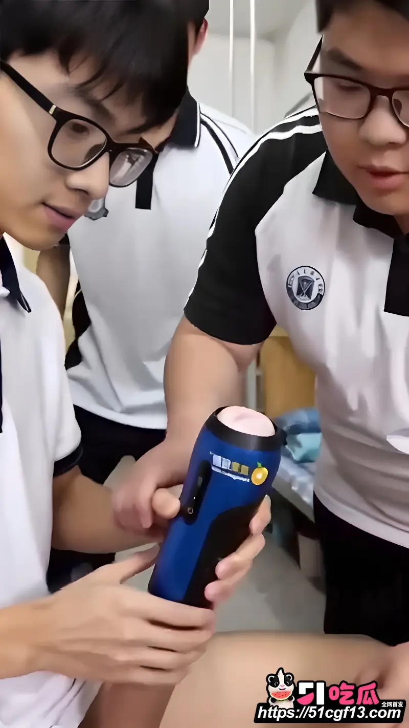 AI成人短剧 失踪的飞机杯 5-7集 儿子与舍友共享飞机杯 母亲骚穴当场失控! 图6