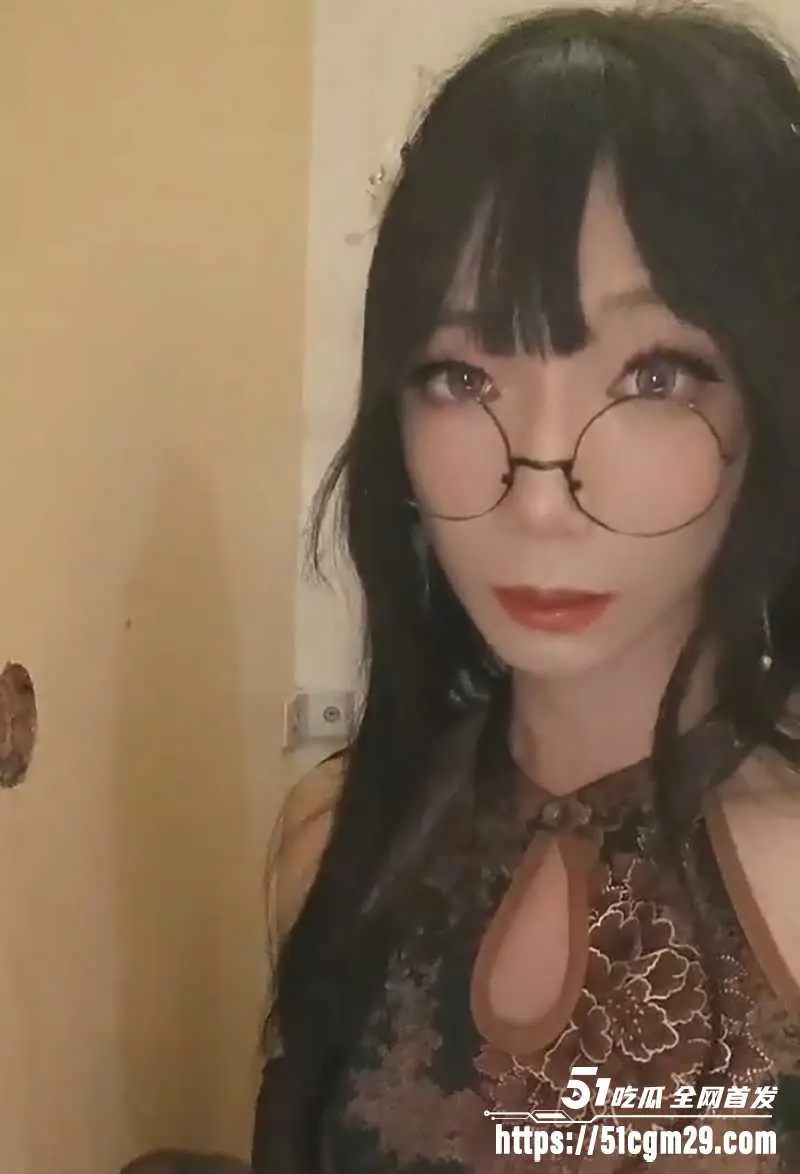 小男娘的鸟洞体验记合集 眼镜伪娘厕所挖洞 玩勾引撸遍各种大屌 图7