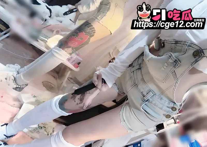 浙江清纯嫩妹 梦 私房福利流出 前凸后翘美艳动人 紧致骚穴被后入开发! 图3