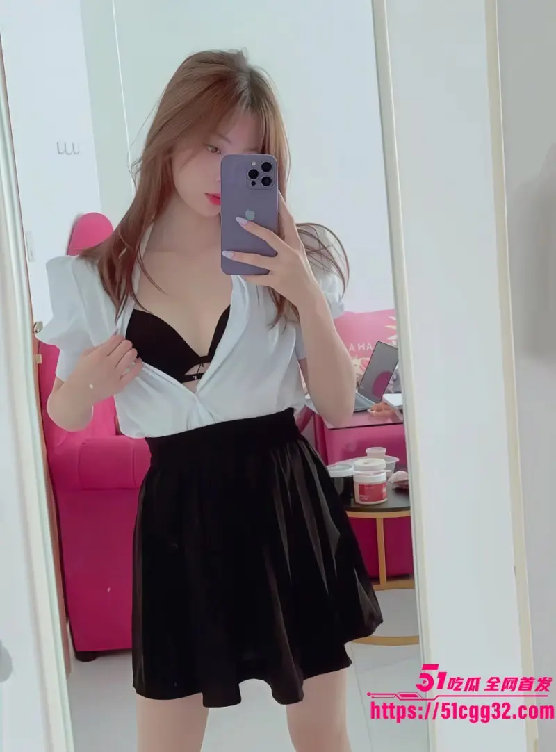 柬埔寨清纯女高中生 MeasAngvor 性爱私拍流出 稚嫩酮体被摁在胯下爆操 粉嫩骚穴喷水彻底沦陷! 图1