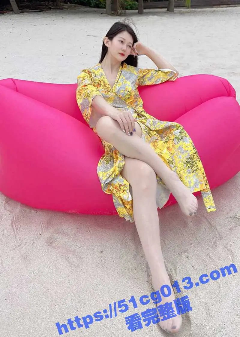 曝光河南濮阳花店老板娘 林佳彤 趁老公出差带炮友回家偷吃 极品大奶翘臀被情夫扯烂丝袜暴力后入嫩穴! 图1