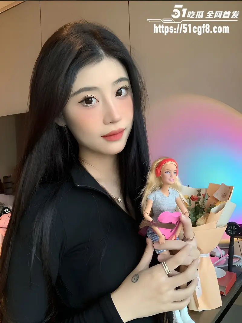 昆明拜金女 陈佳鑫 为满足虚荣心被迫下海 跪地深喉口技一流 堪称天生的卖逼圣体！ 图1
