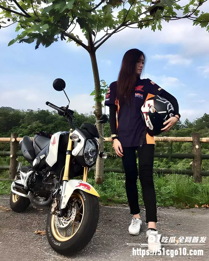台湾机车女神 性爱视频泄密 可甜可御床上反差拉满 多体位抽插腰肢疯狂扭动 图1