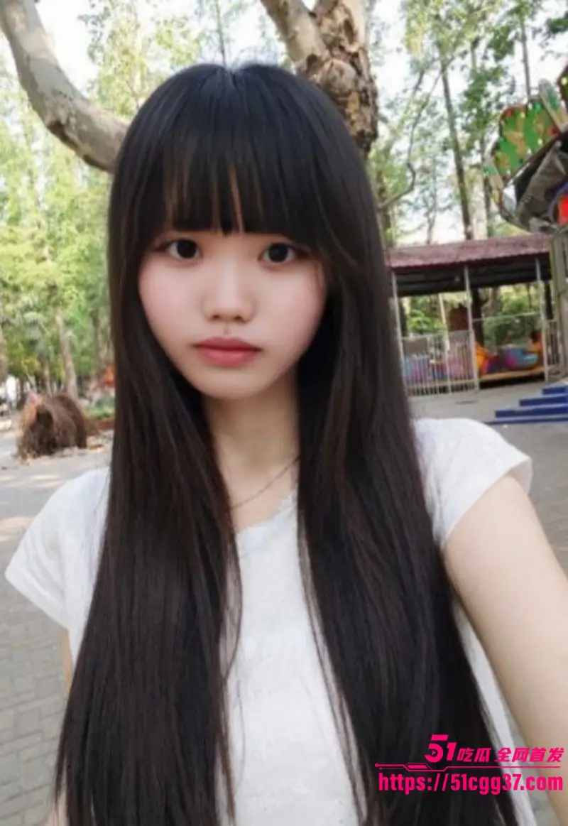 广西精神小妹 龙冰瑶 裸贷视频流出 为了给男友买手机主动露出酮体供人调教 美乳粉穴蹂躏玩弄 尺度直接冲爆! 图2
