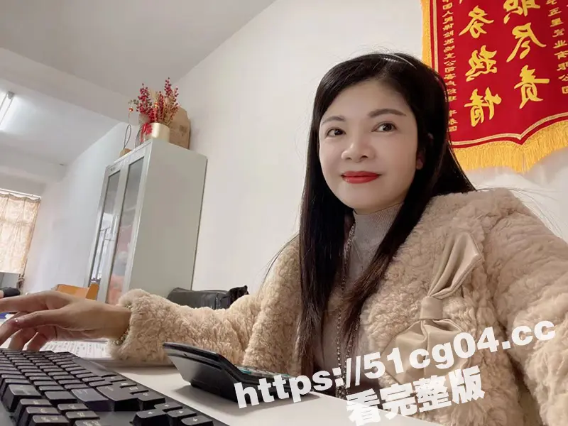瓜友投稿自己的亲妈！现任湖南某地居委会主任 徐珍 已经被人网调成母狗 下一步准备接受现实调教了！ 图1