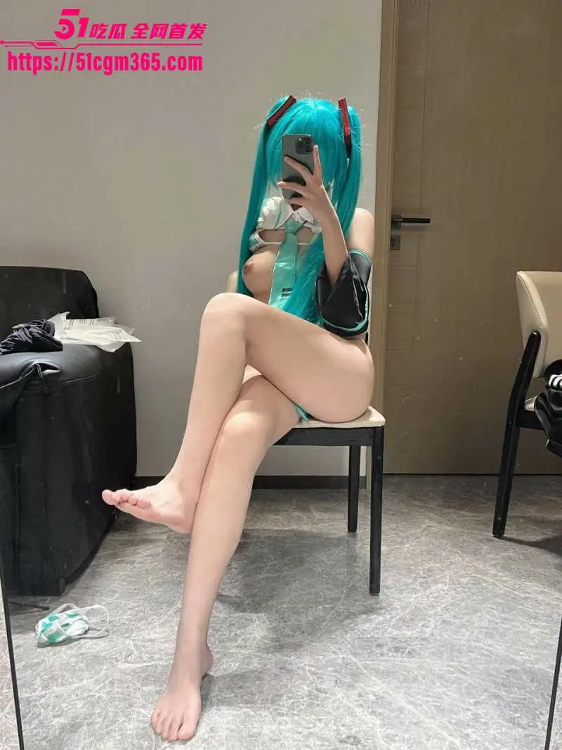 推特极品福利姬 悠宝三岁 最新私拍 Cosplay初音未来 粉嫩白虎穴坐屌自慰激情四溢！ 图2