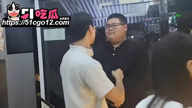 鼎盛电竞 七夕秀恩爱大挑战 兄弟接吻10秒直接送520元网费 没想到真有哥俩接吻! 图4