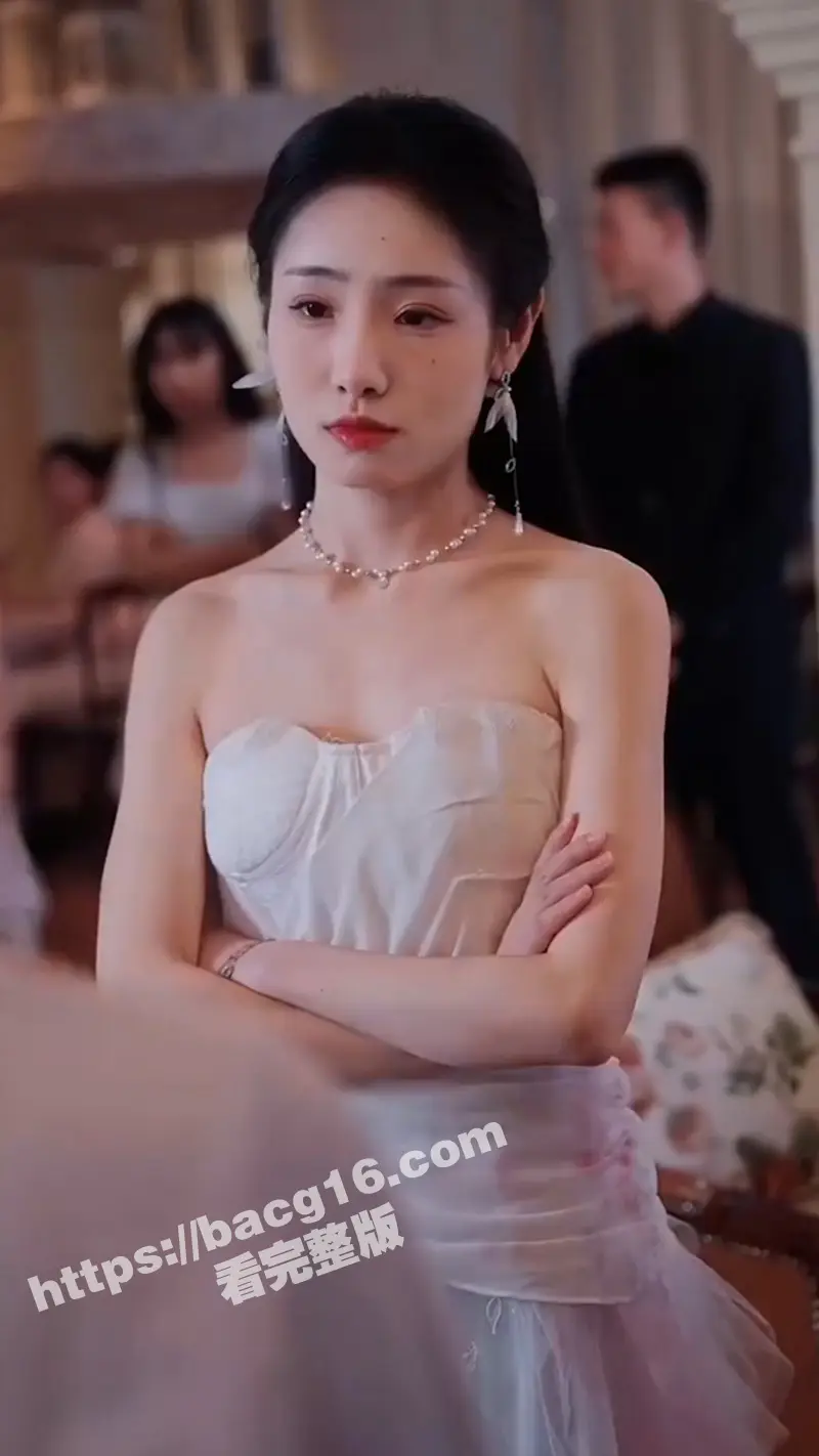 每日短剧《思念不留余地》女孩出生时被抱错 本是千金却惨扫地出门! 图3