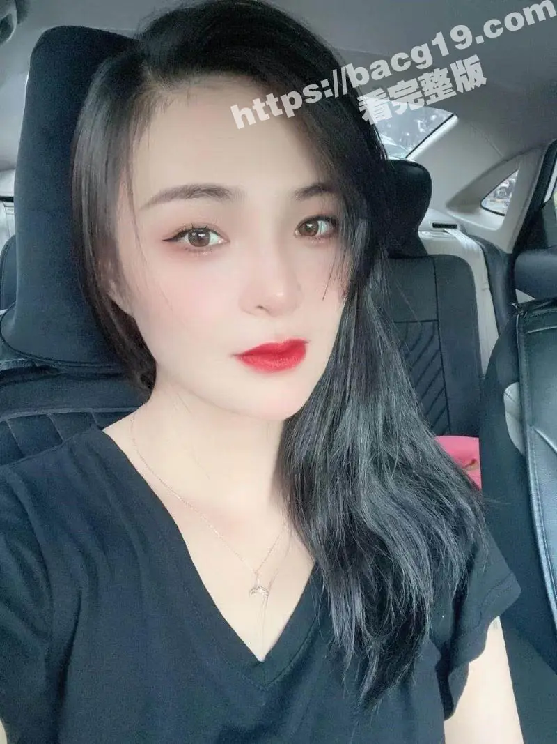 这鸡巴怎么突然变大了?绿帽让淫妻带着眼罩做爱 中途与大屌单男换班看着骚妻被爆操到高潮! 图2