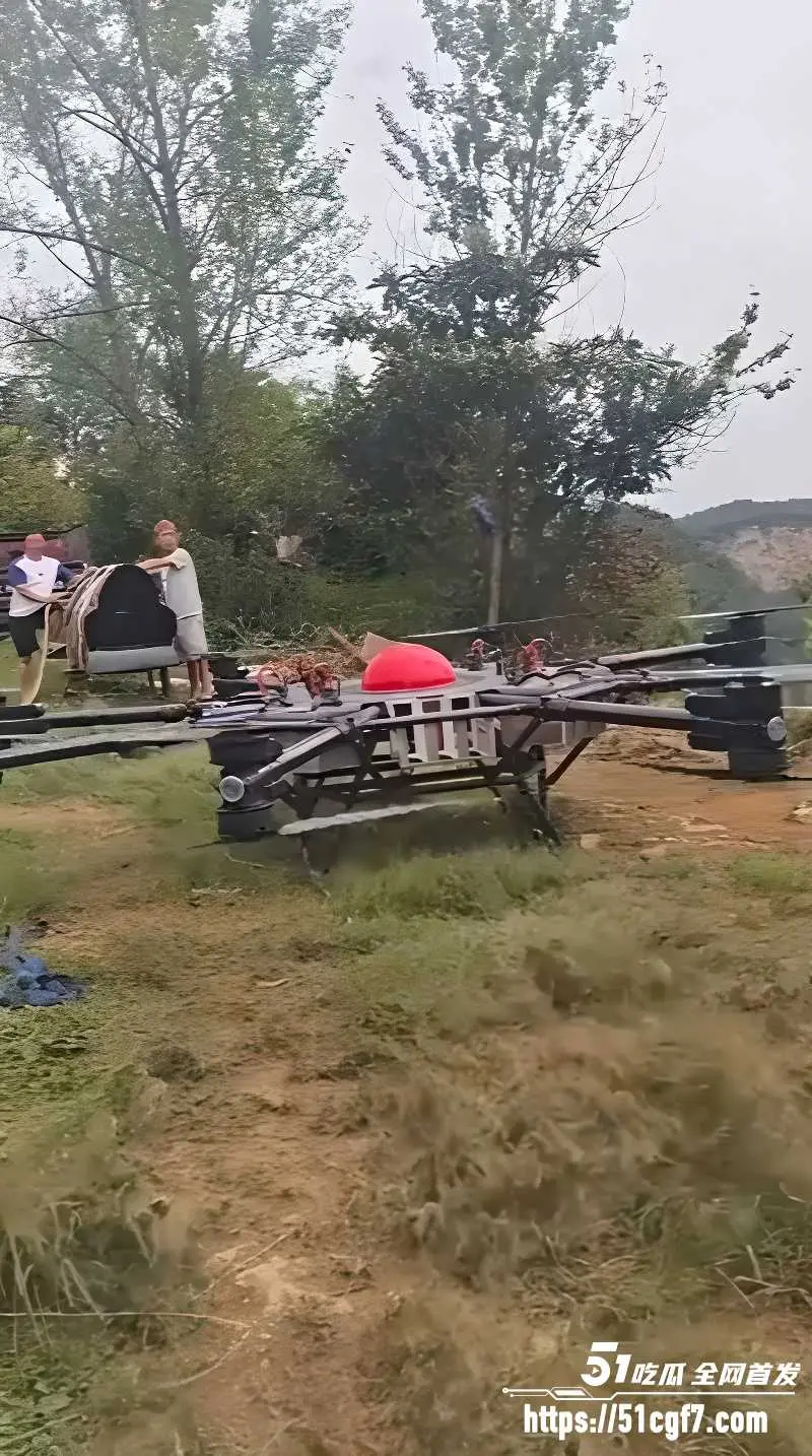 大疆无人机再度爆火 家属为尽孝心 上演空中运棺材 老人家临走排面拉满! 图1