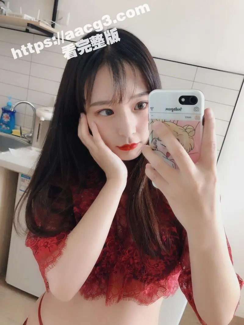 云南大理高颜反差嫩妹 不雅视频遭前男友曝光 白皙巨乳粉嫩可口 搓奶发情性瘾极强 图2