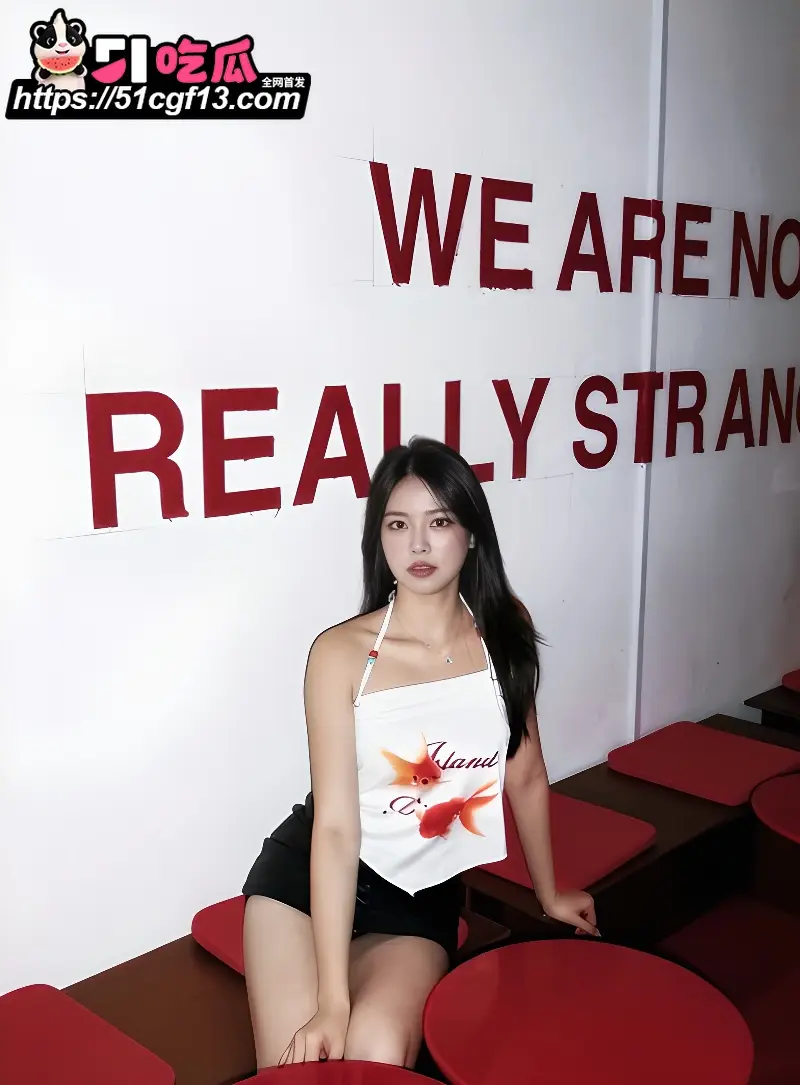 极品巨乳网红 Genice 性爱视频流出 露脸口交深喉 被无套后入狠狠打桩 图5