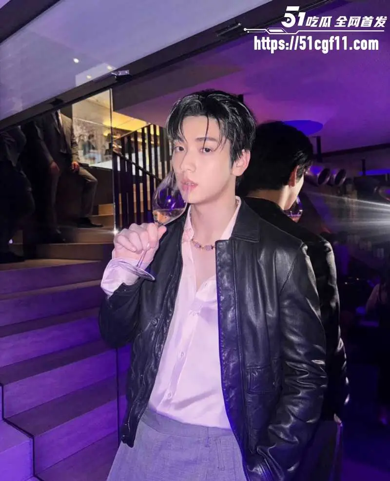 韩国TXT团员 崔秀彬 被曝出轨同性恋 脚踏多船私生活混乱 连队友都不放过! 图6