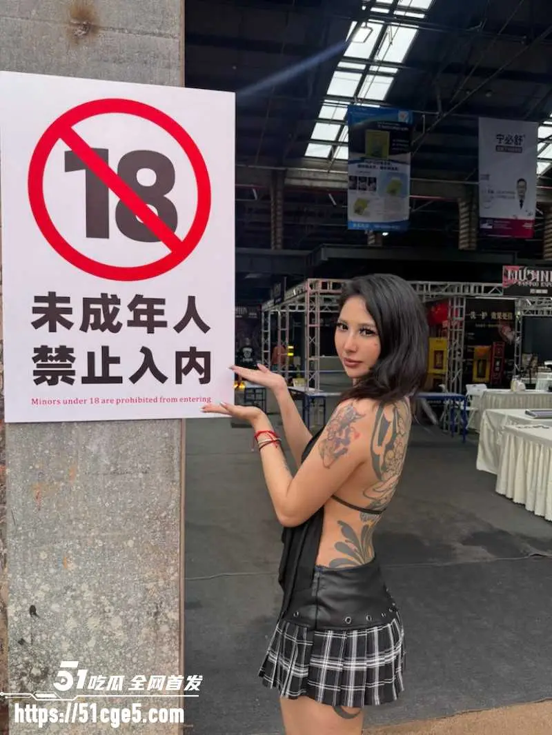 山东国际纹身展第六届开幕 多位通体美女现场大尺度纹身 露逼露奶诱惑十足! 图2