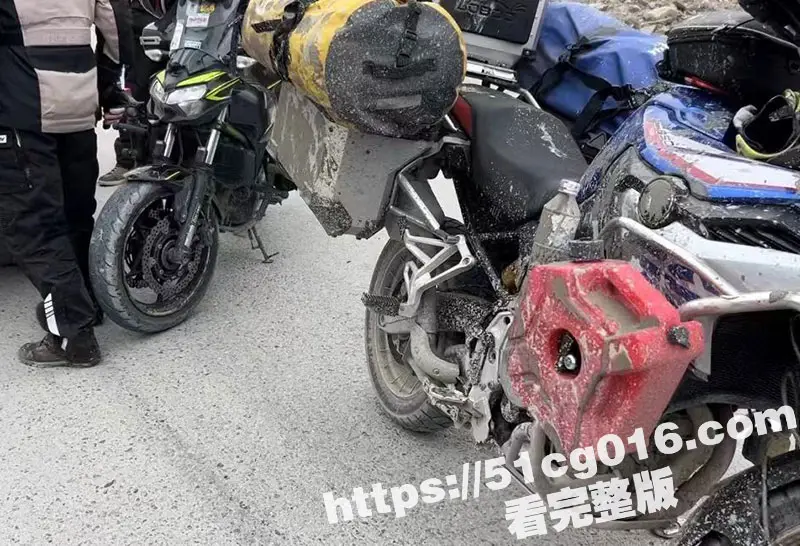 坦克300女车主在219国道故意溅摩托车一身泥!被截停后拒绝下车 还委屈哭着寻求民警的保护! 图8