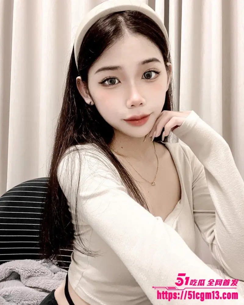马来西亚反差婊 杨薇恩 与男友调教私拍 踩头扣穴暴力摧残美乳粉穴 后入打桩被操到一直求饶 图3