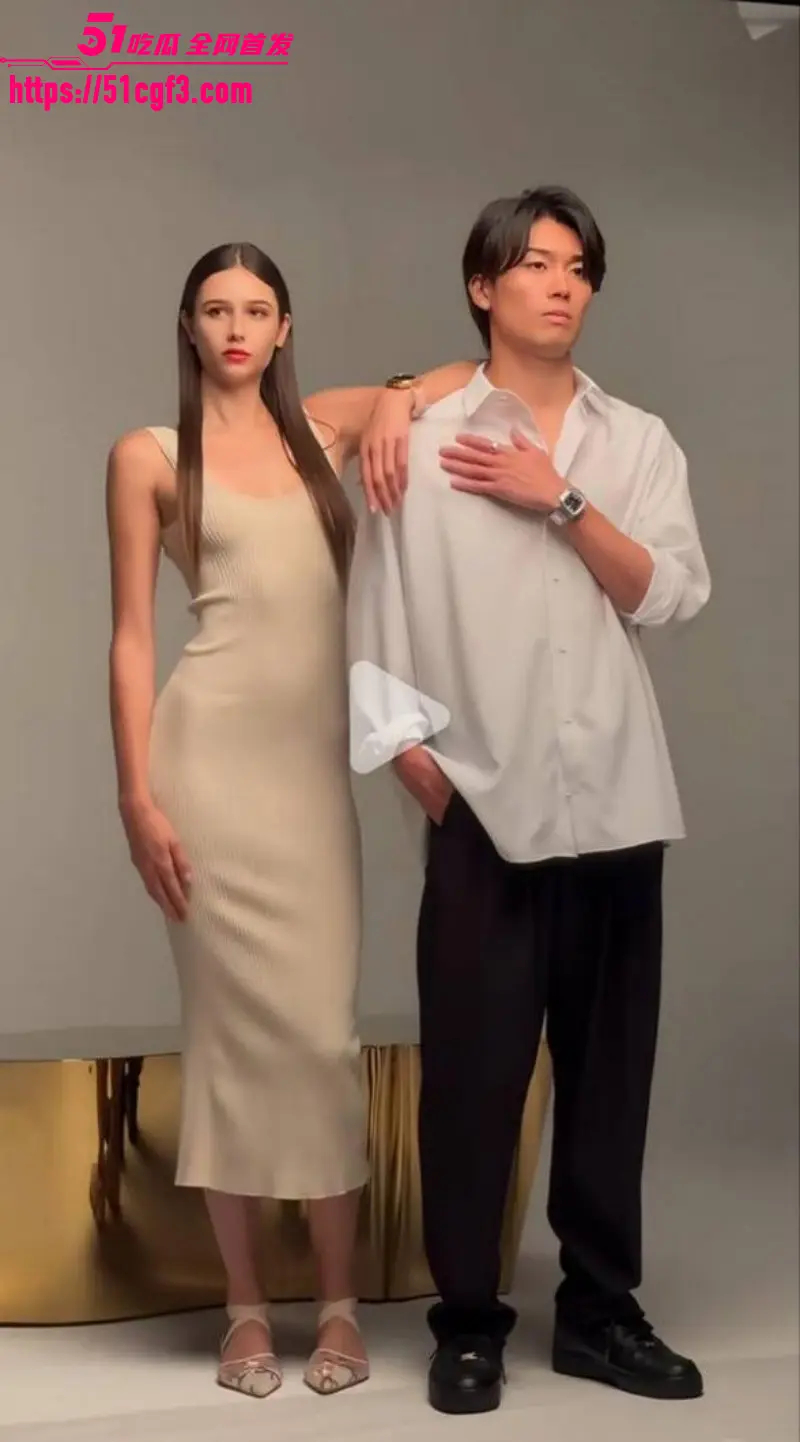 日本球星 中村敬斗 意大利女友 samanthafrison 真实身份竟是网黄 粉丝狂喊心疼求分手! 图2