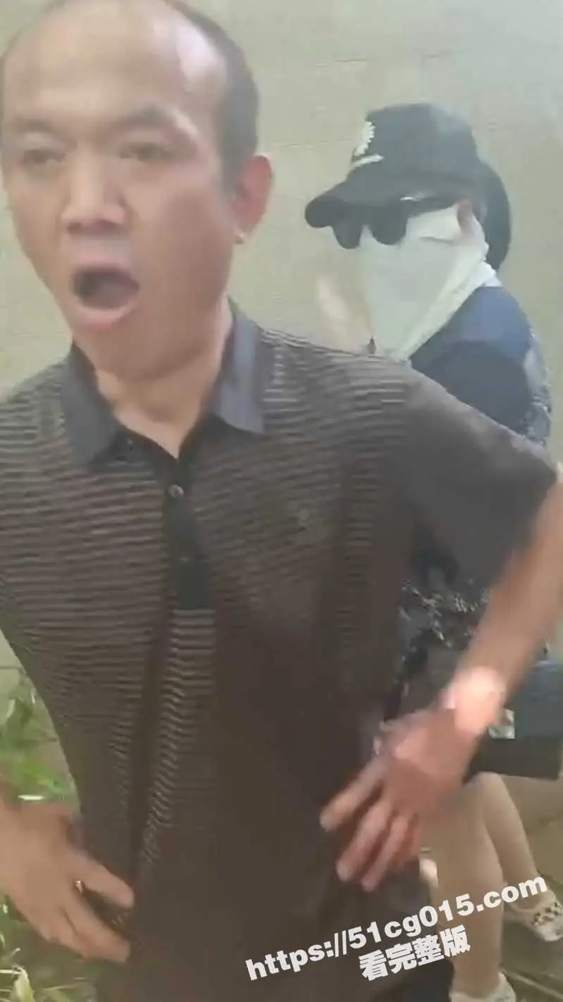 老年娱乐场所 小树林爱情故事 看大爷大妈吓的都不好意思了! 图5