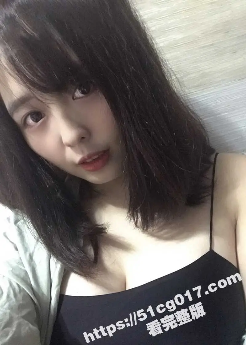 杭州清纯短发嫩妹 小麦芽 私拍曝光 欲求不满的淫荡表情 露着大奶 M腿自慰 反差感爆棚 图4