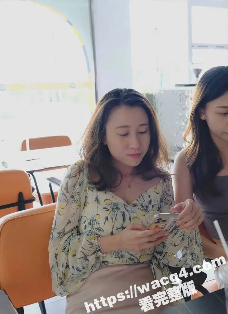 独家曝光 广州广告公司员工伍嘉莹 长腿翘臀的极品美女 微信聊骚勾引网友 聊天记录被曝光 内容超刺激 图1