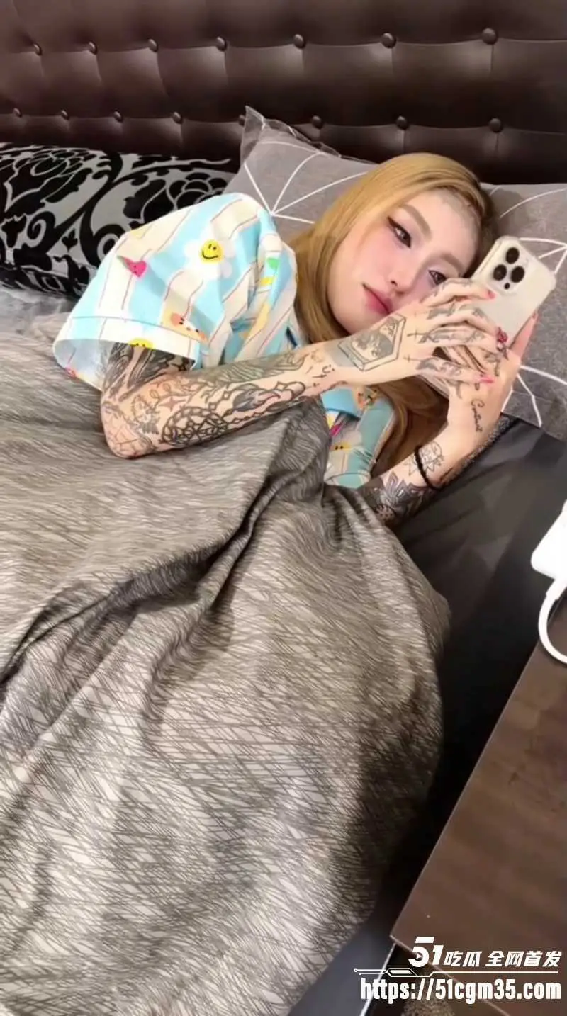 台湾网红 鱿鱼 分舌纹身阿黑颜大秀 掐脖猛操巨乳乱甩不停 表情崩溃! 图6