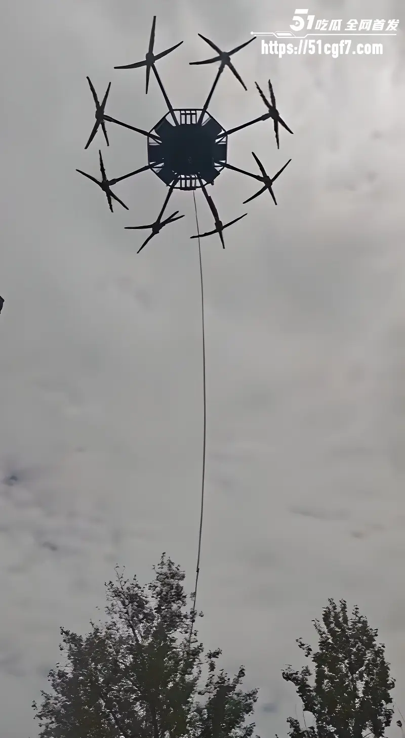 大疆无人机再度爆火 家属为尽孝心 上演空中运棺材 老人家临走排面拉满! 图2