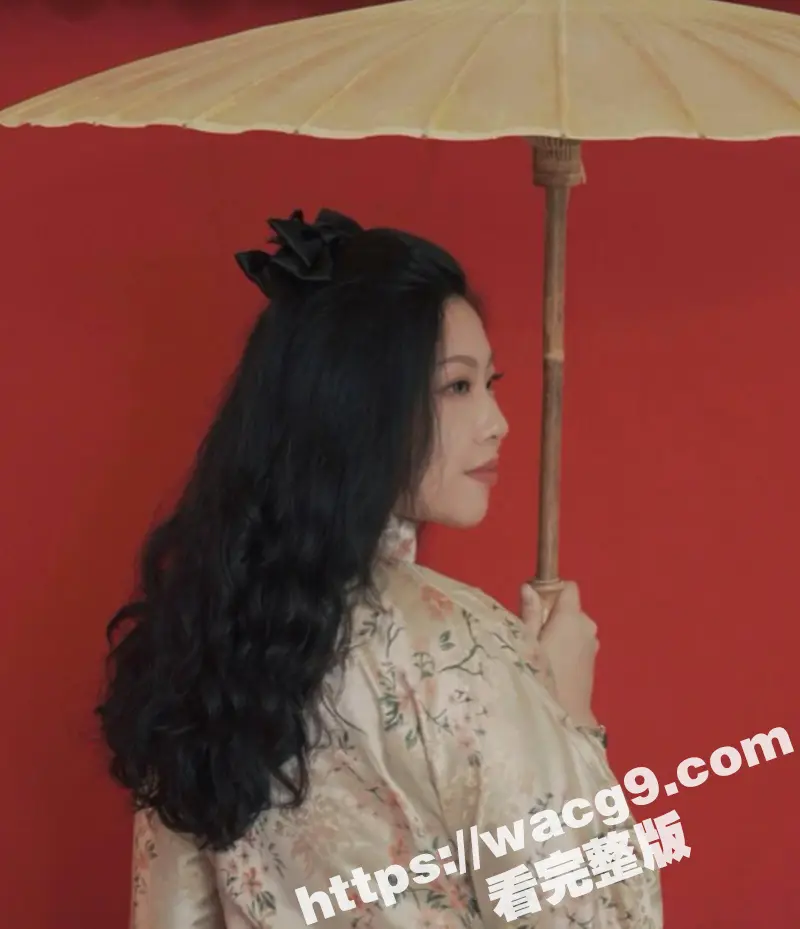 在美留学生刘诗彤 身材很棒的极品骚货 长期给人当M 各种私下自虐 吞精饮尿随意露出 真是够骚的 图1