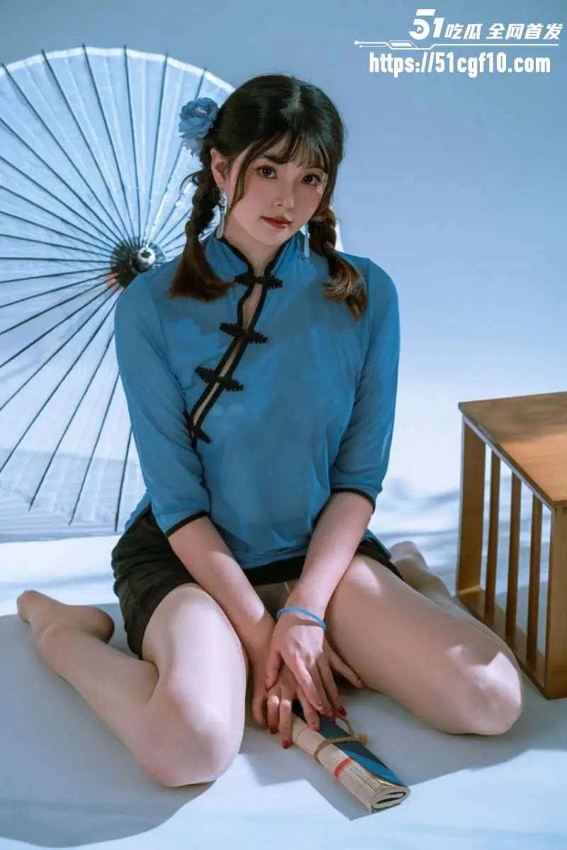 秀人网清纯尤物 Natsuko夏夏子 古风写真 乳贴丁字裤紧附娇躯 胯下秘境若隐若现! 图1
