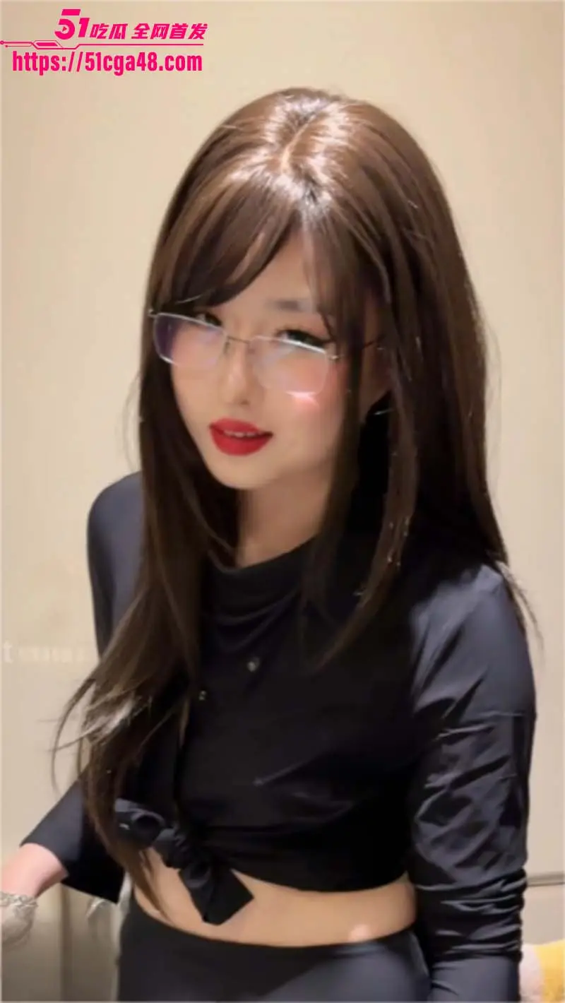 高人气福利姬 Pupu噗噗 剧情新作 眼镜娘热辣小姨卫生间泄欲 后入狂操口爆吞精! 图2