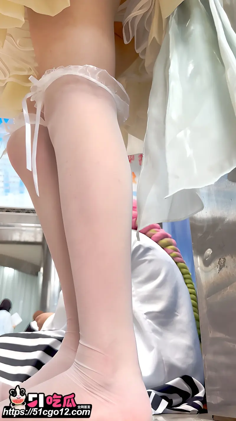 顶点大师系列 商场跟踪抄底多名嫩妹 低角度捕捉白内肥臀 裙底风光一览无余! 图6