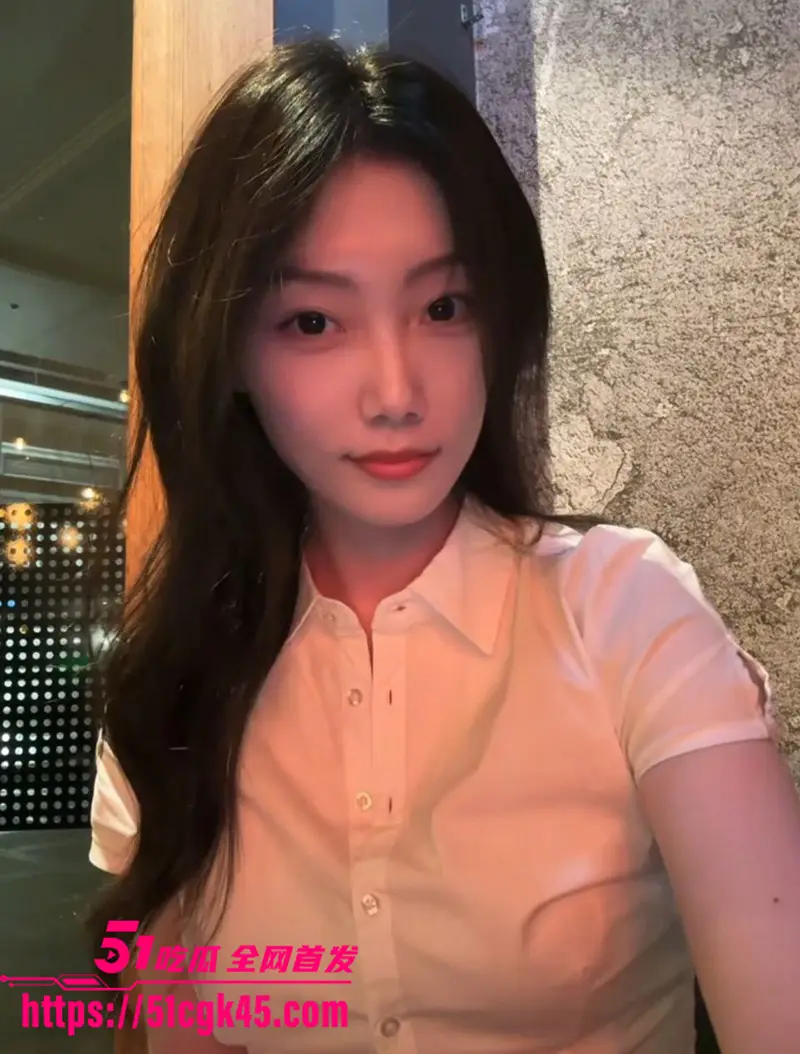 重庆175披肩长发美女 小婷 男友无套爆操视频流出 黑丝美腿极品身材 露脸口交一脸淫靡！ 图3