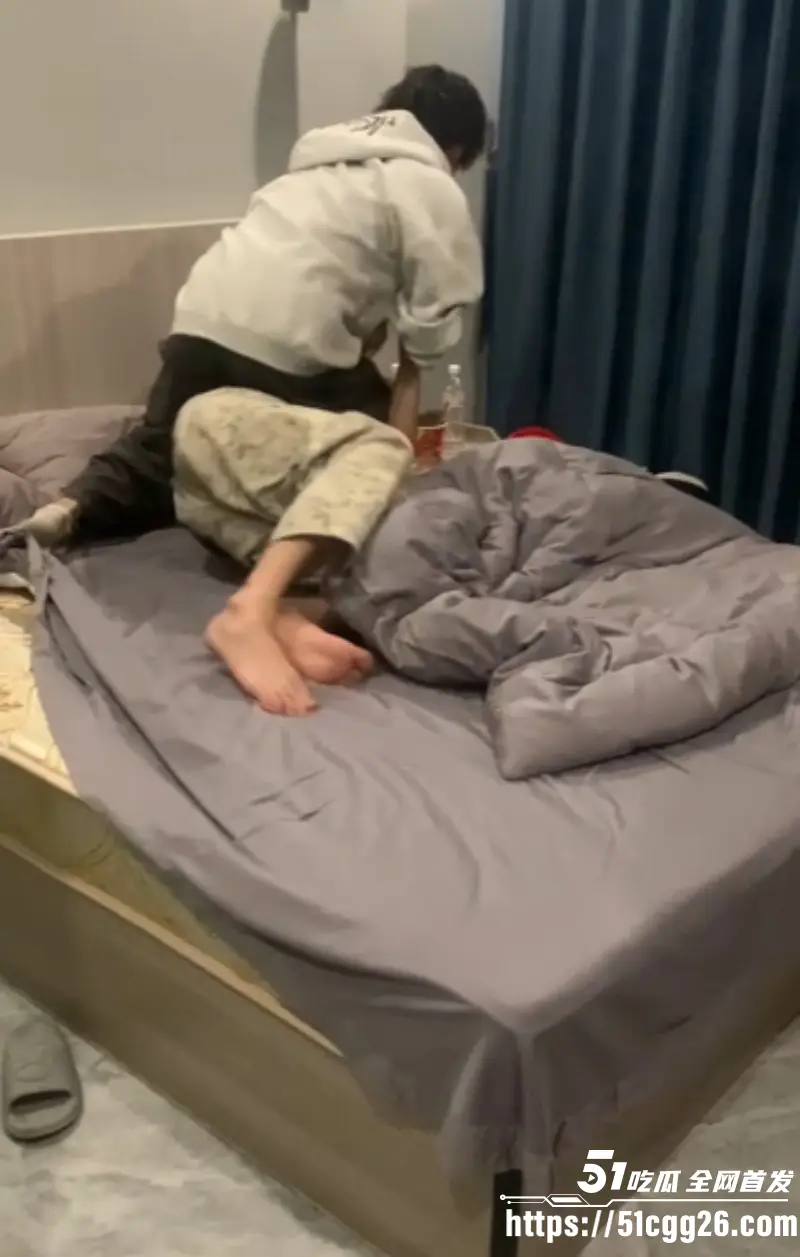 痴情小哥狂追白月光交往6年 不料被精神小伙捷足先登 捉奸在床现场怒撕情夫！ 图2