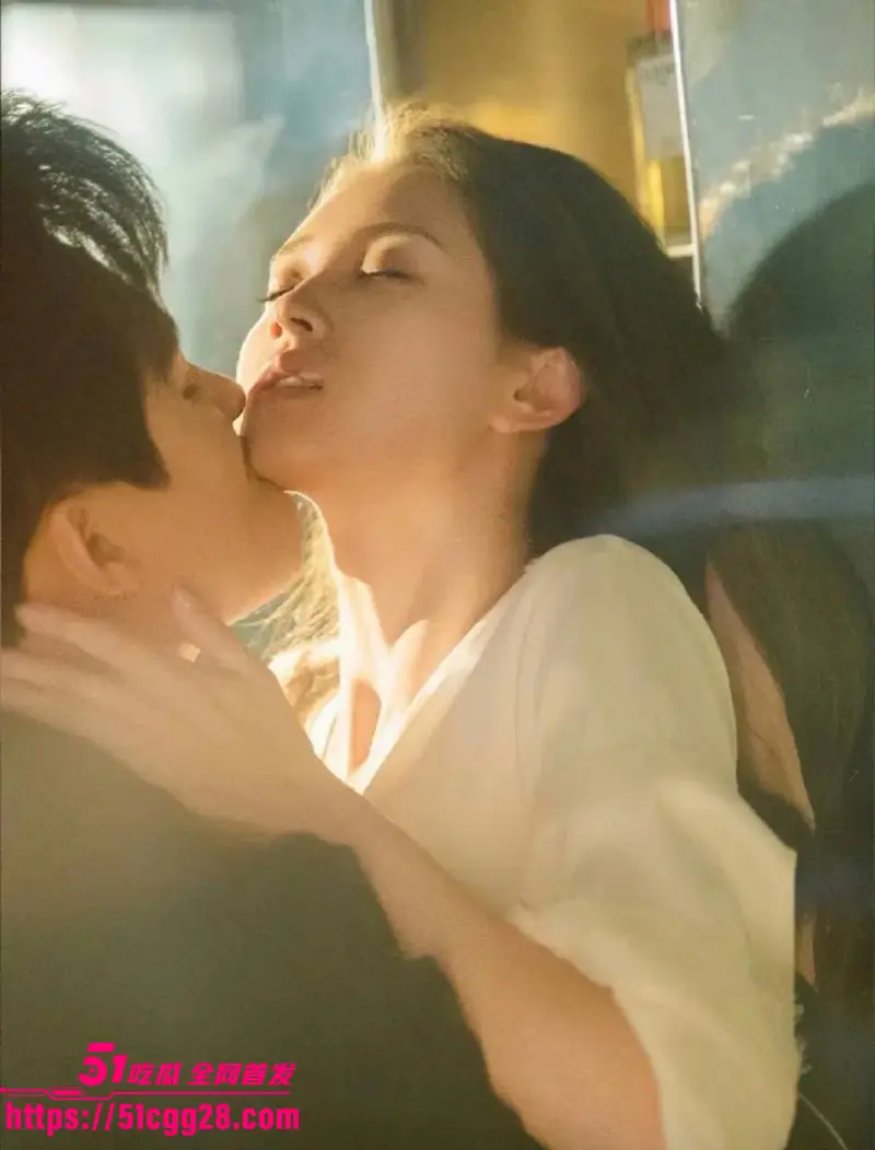 顶流男明星 吴磊 被前女友白珊珊微博怒爆 一万块卖床照只为逼问真相 国民弟弟人设崩塌 秘恋直接掀翻全网! 图17