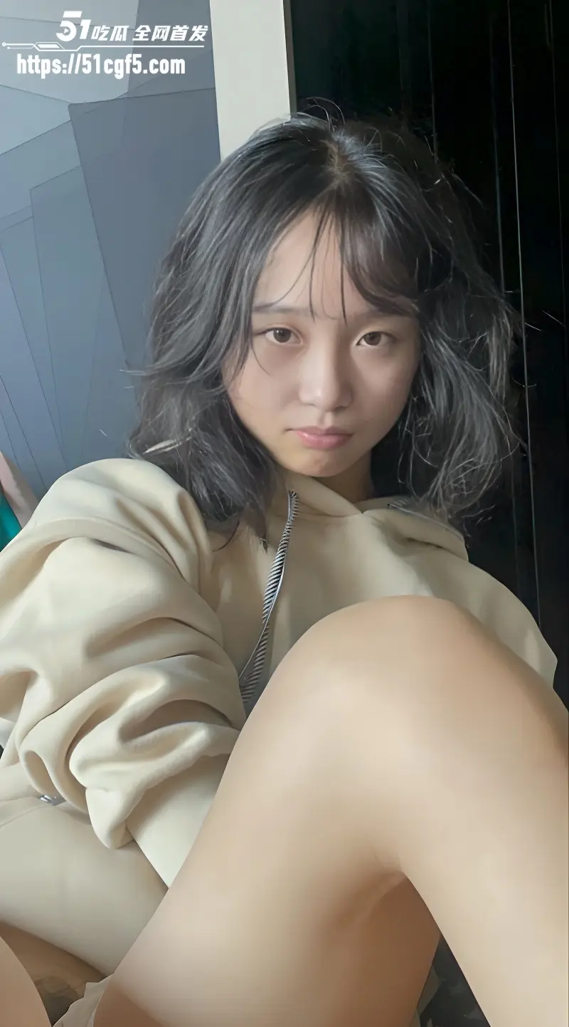 合肥职业技术学院 刘诗童 露脸性爱视频 跪地侍奉男友肉棒 蜜穴被无情狂轰! 图1