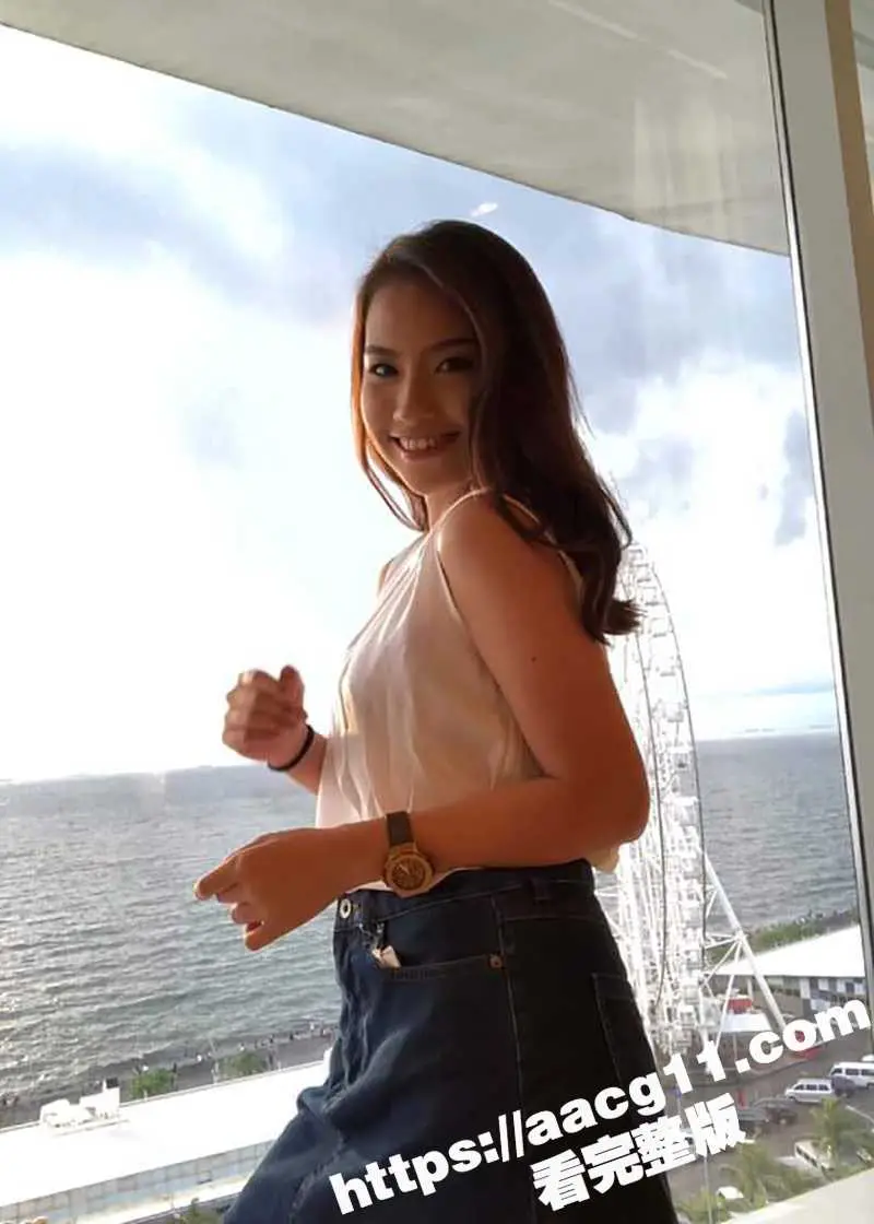 喜欢竖中指的马来西亚气质女老师手机相册流出 全是露脸裸照自慰骚拍 母狗气质显露无疑 图2