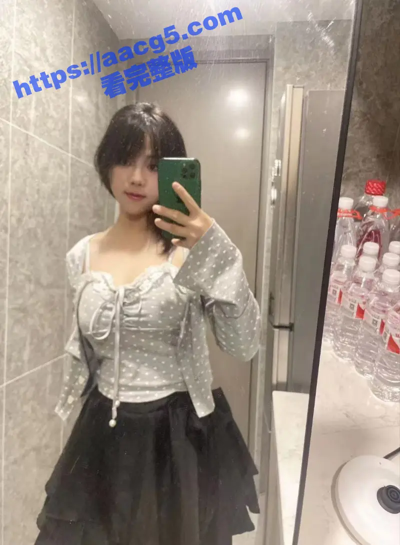 高颜值清纯嫩妹 大力猛烈抠穴自慰 阴毛乌黑浓密性瘾强悍 淫水荡漾娇喘不断! 图2