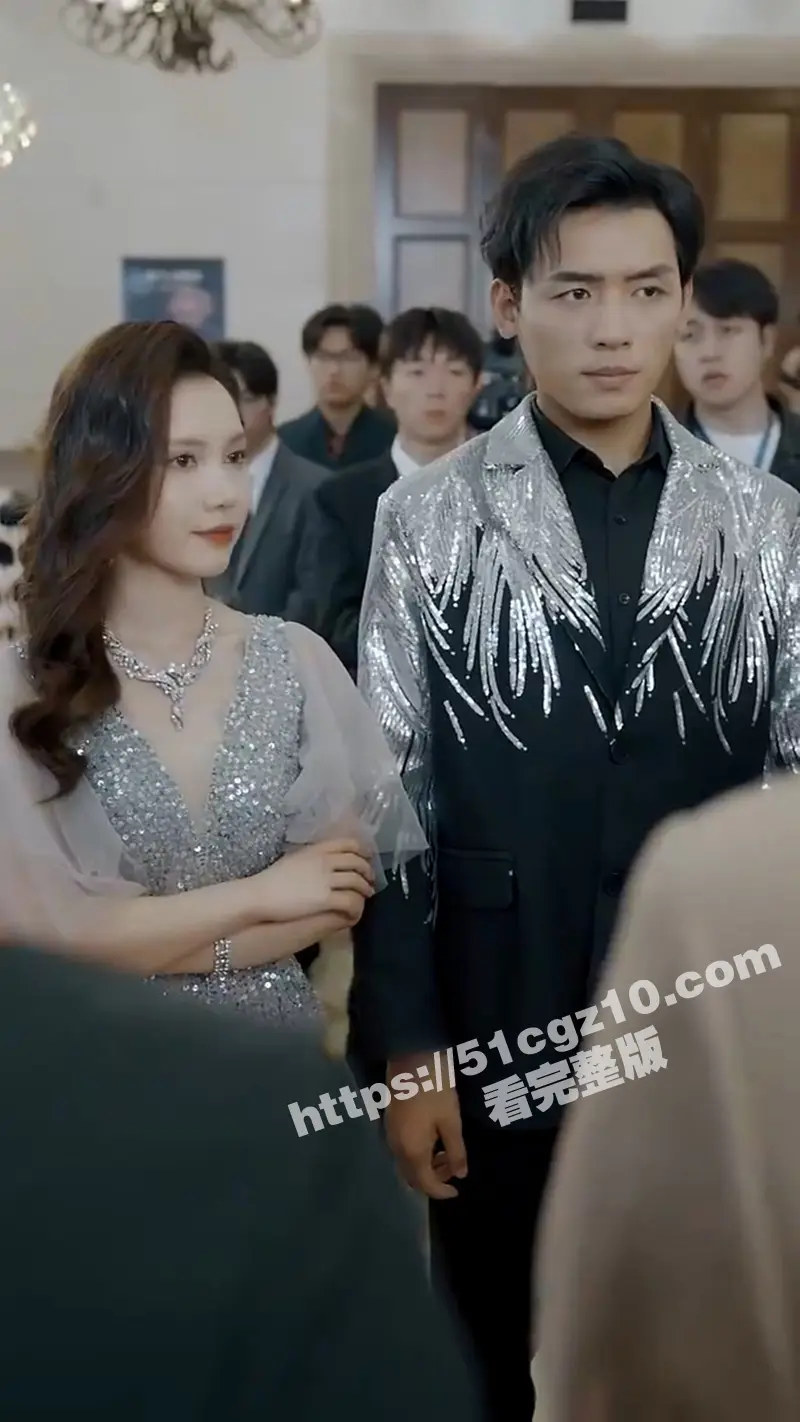 每日短剧《歌手2024之天王归来》酒吧驻唱周明遭明星女友背叛 却意外穿越回到2006年！ 图7