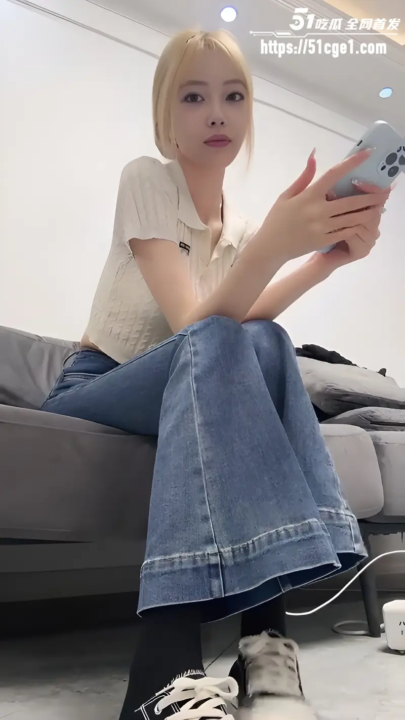 颜值女神 酒鸽 36分钟高能言语榨精现场 淫语贱话层出不穷 勾动单男燥热的小心灵! 图1