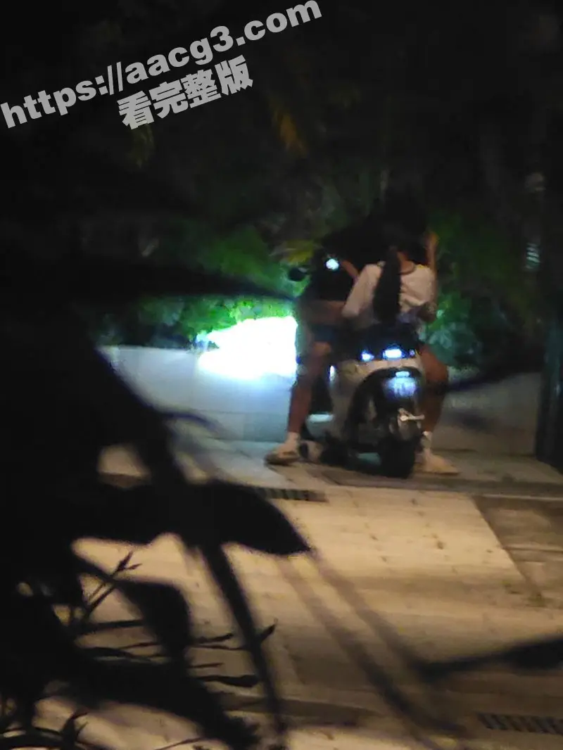 广东肇庆端州车震瓜 9号电瓶车也能约炮学生妹车震 逆天操作气死豪车车主 图2