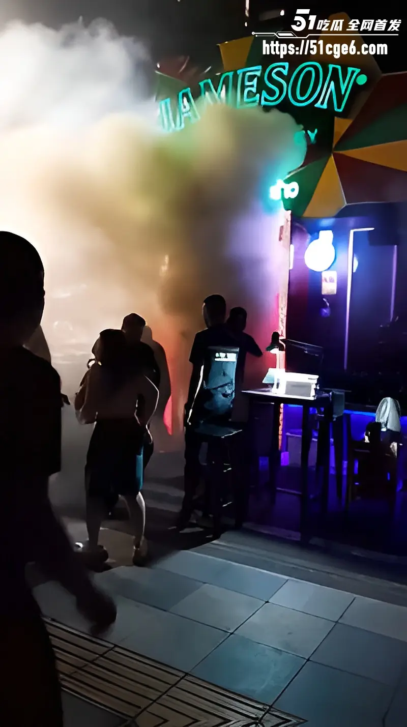 泰国曼谷拉泡绒啤酒酒吧 突发大火 27人遇难尸体成群 火势凶猛实属罕见! 图3