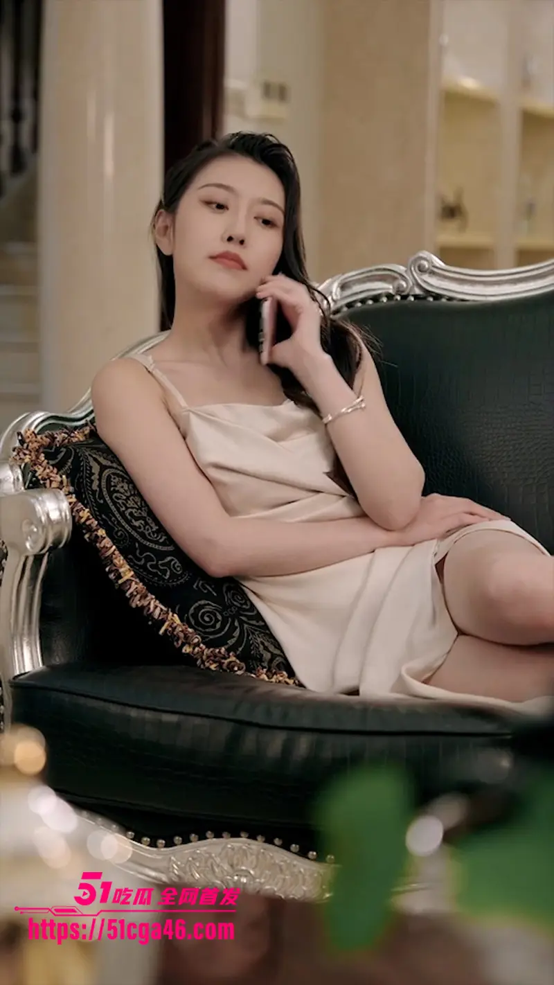 擦边短剧《都市逍遥王》刚打开门就看到女友和别的男人在？心灰意冷的男主意外绑定宇宙最强升级系统！ 图4