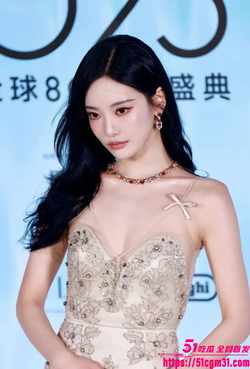 韩国巨星 Lisa 纽约当脱衣舞主持人 与中国歌手宁艺卓同场狂嗨 劲爆镜头霸榜热搜！ 图4