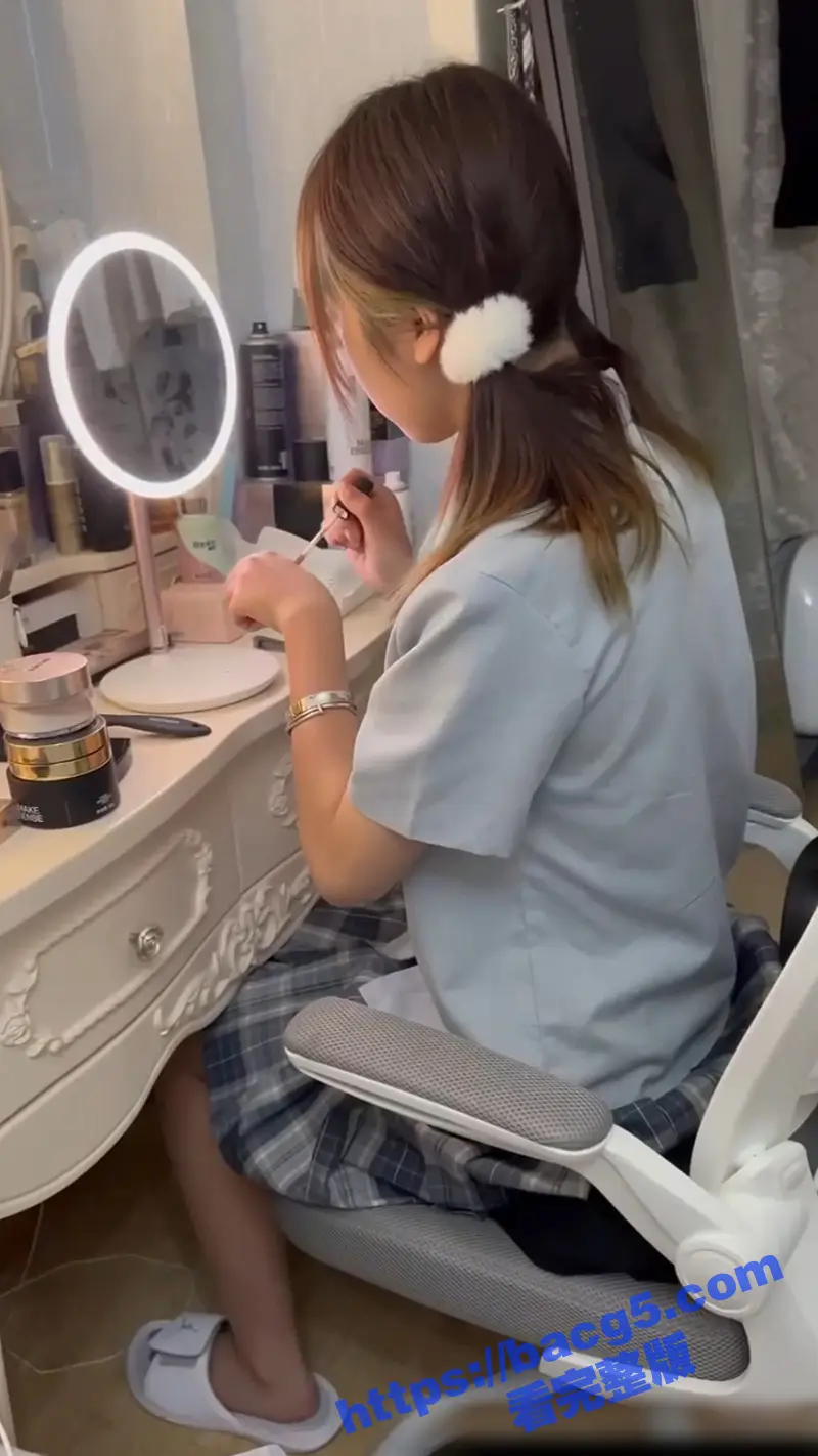 江南第一深情约炮大神 路边搭讪机车女神 当天就给拿下了 娇小美女在他胯下婉转承欢 简直要被他操到升天！ 图5