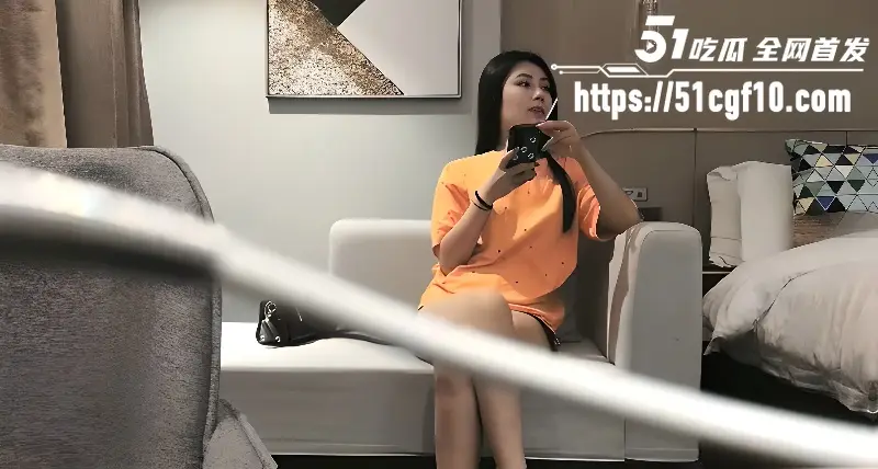 鸭哥探花约炮高颜值外围 口交骑乘大力猛操 表情痛苦明显爽到极点! 图1
