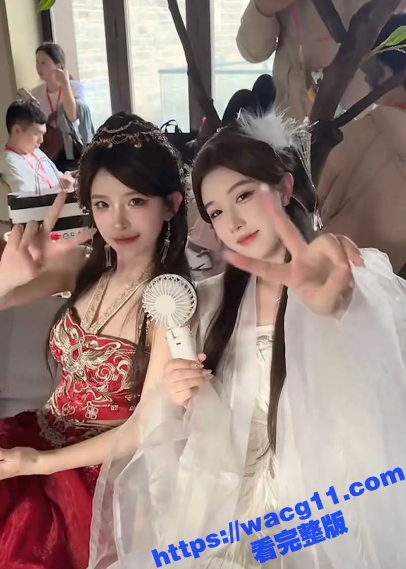 抖音142万粉丝网红 小余想吃烧烤 深夜开冰箱超级诱惑的不雅视频被摄像头捕捉 删掉时已全网流出! 图10